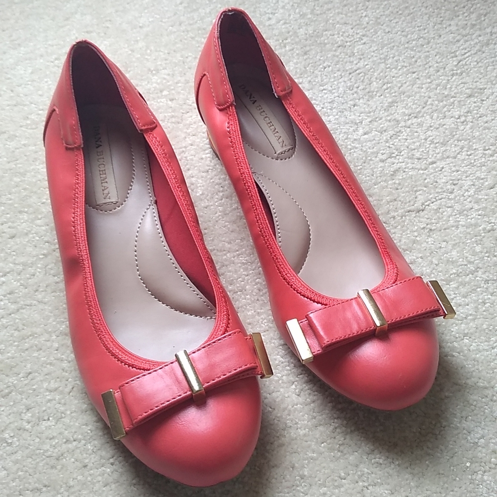 Dana Buchman Coral other Gold Accents Woman's Shoes Sz. 6 1/2